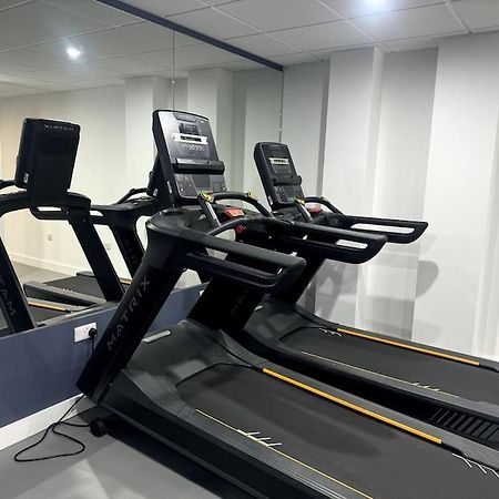 Luxury Oaks Suite, Free Private Parking, 2 Bed 2 Bathroom Apartment, Central Solihull バーミンガム エクステリア 写真