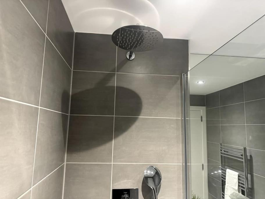Luxury Oaks Suite, Free Private Parking, 2 Bed 2 Bathroom Apartment, Central Solihull バーミンガム エクステリア 写真