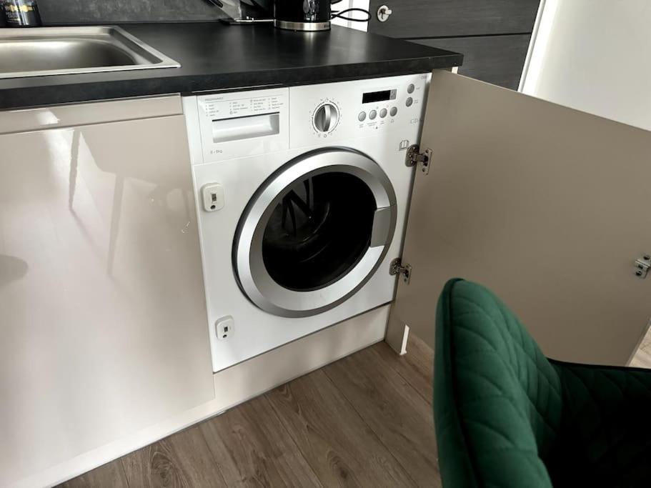 Luxury Oaks Suite, Free Private Parking, 2 Bed 2 Bathroom Apartment, Central Solihull バーミンガム エクステリア 写真
