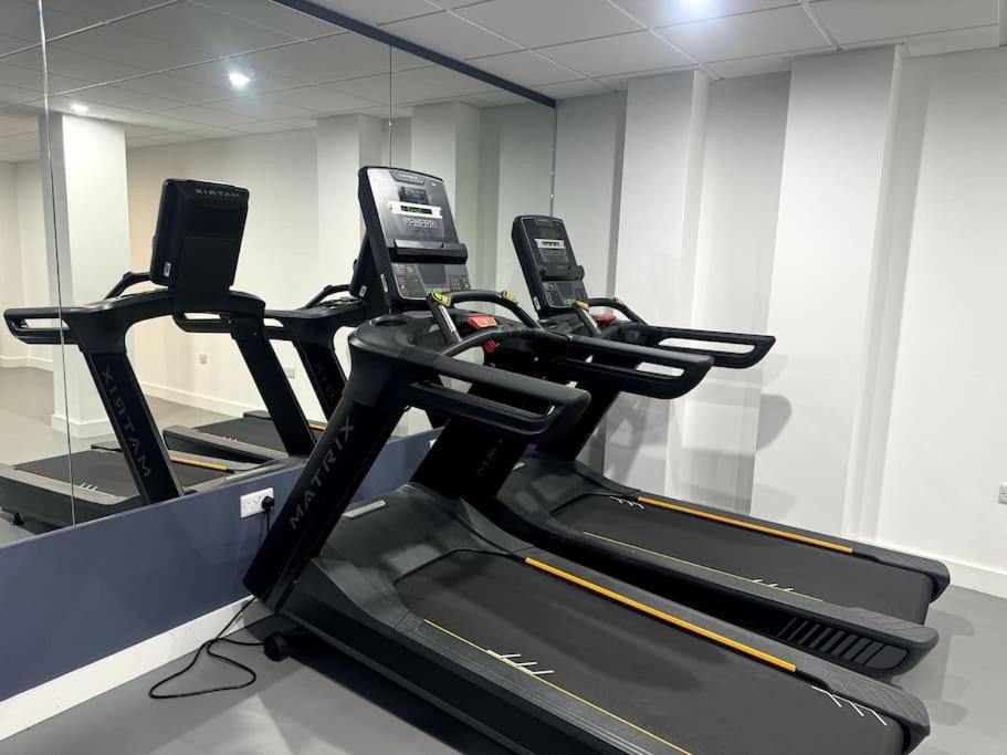 Luxury Oaks Suite, Free Private Parking, 2 Bed 2 Bathroom Apartment, Central Solihull バーミンガム エクステリア 写真