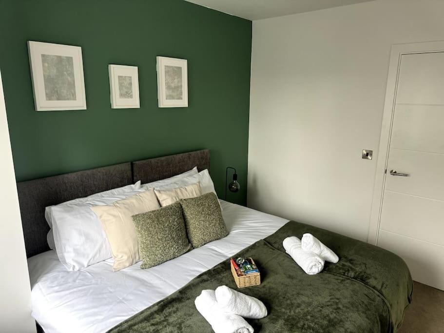 Luxury Oaks Suite, Free Private Parking, 2 Bed 2 Bathroom Apartment, Central Solihull バーミンガム エクステリア 写真