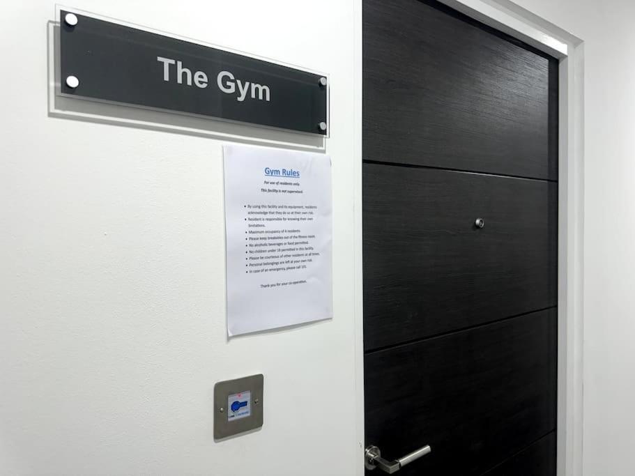 Luxury Oaks Suite, Free Private Parking, 2 Bed 2 Bathroom Apartment, Central Solihull バーミンガム エクステリア 写真
