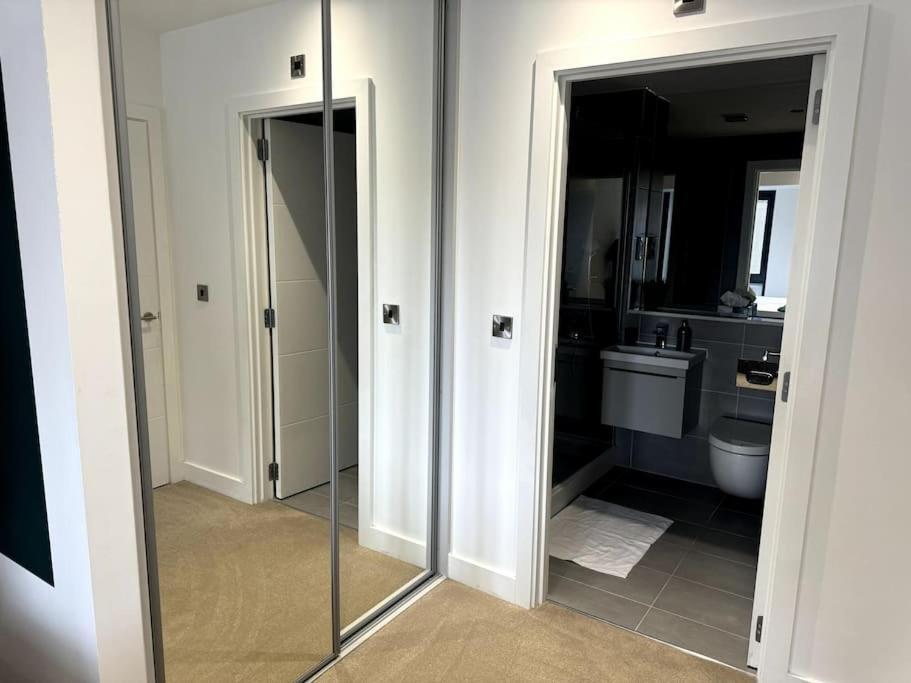 Luxury Oaks Suite, Free Private Parking, 2 Bed 2 Bathroom Apartment, Central Solihull バーミンガム エクステリア 写真